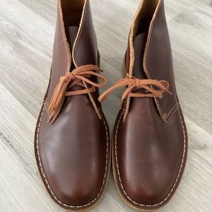 Like new Clarks Desert Boot in Tan Leather, Size 10 Men’s